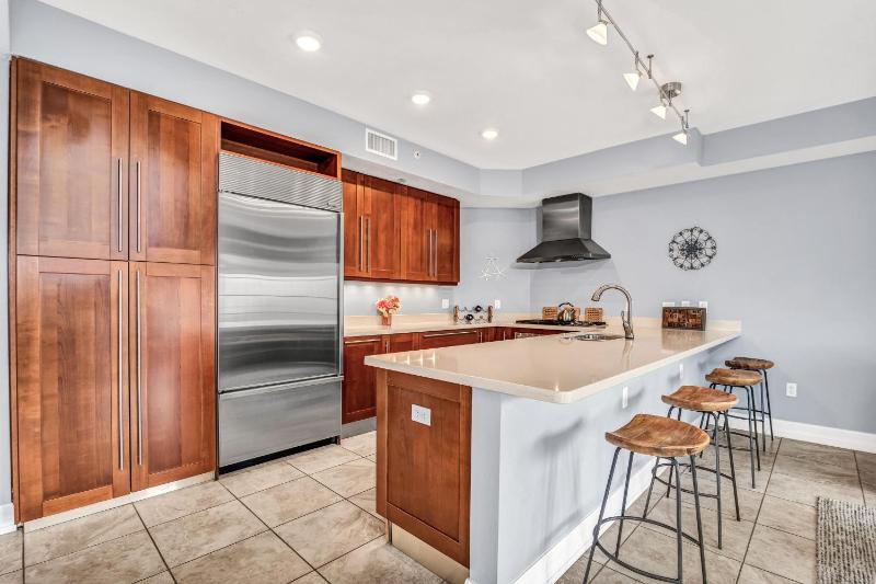 An Upscale Villa in the heart of Siesta Key on Beach Road - image 14