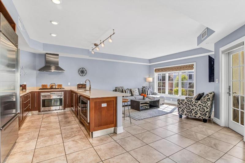 An Upscale Villa in the heart of Siesta Key on Beach Road - image 16