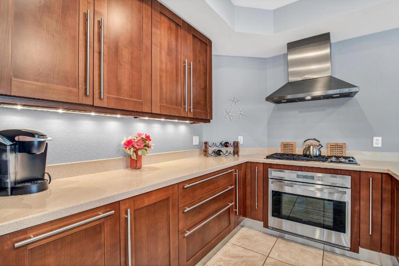 An Upscale Villa in the heart of Siesta Key on Beach Road - image 29