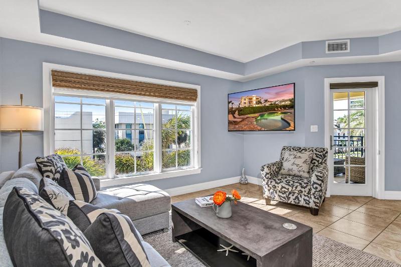 An Upscale Villa in the heart of Siesta Key on Beach Road - image 17