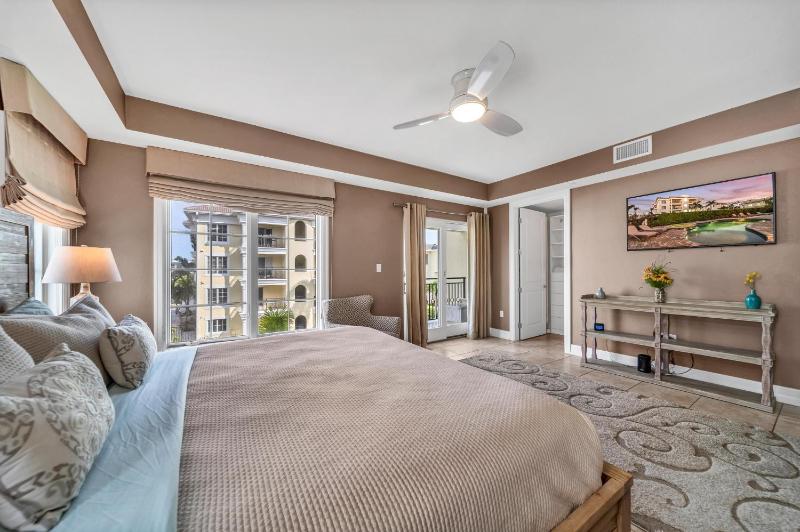 An Upscale Villa in the heart of Siesta Key on Beach Road - image 7