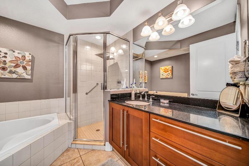 An Upscale Villa in the heart of Siesta Key on Beach Road - image 40