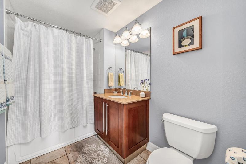 An Upscale Villa in the heart of Siesta Key on Beach Road - image 46