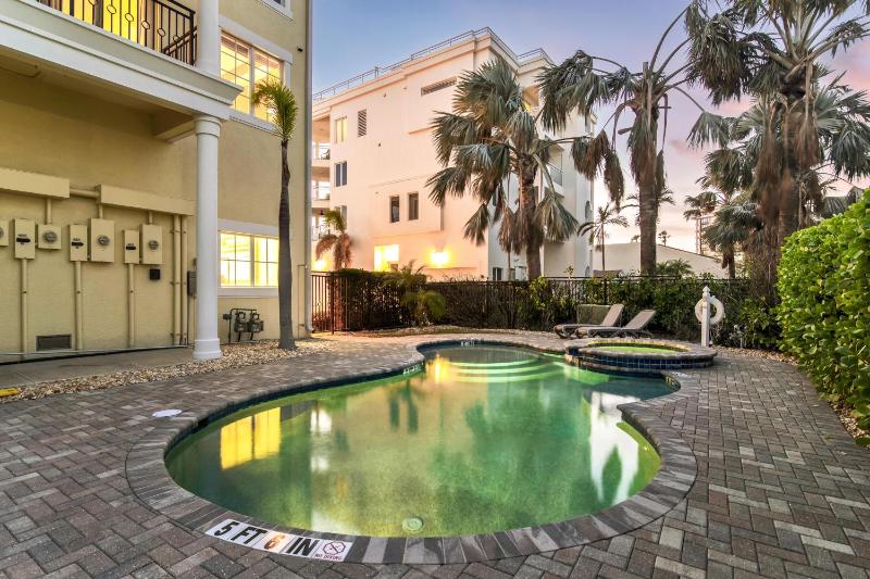 An Upscale Villa in the heart of Siesta Key on Beach Road - image 50