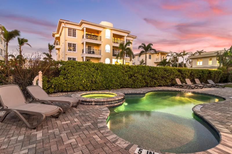 An Upscale Villa in the heart of Siesta Key on Beach Road - image 24