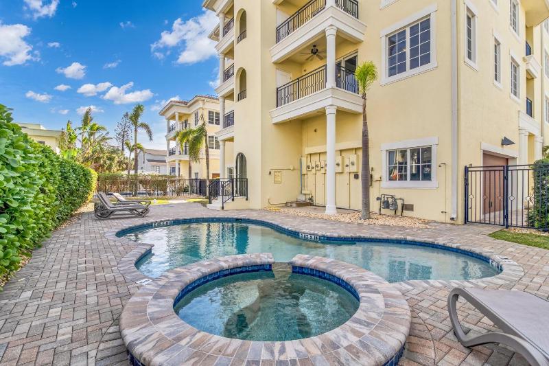 An Upscale Villa in the heart of Siesta Key on Beach Road - image 47
