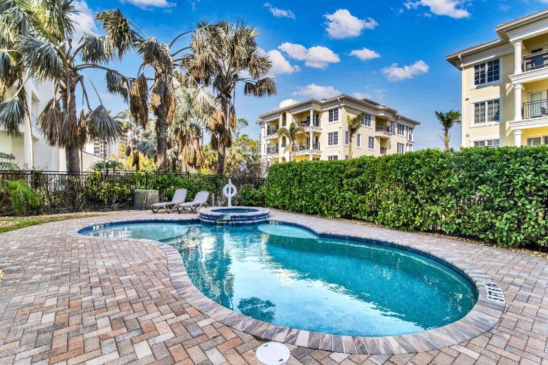 An Upscale Villa in the heart of Siesta Key on Beach Road - image 30