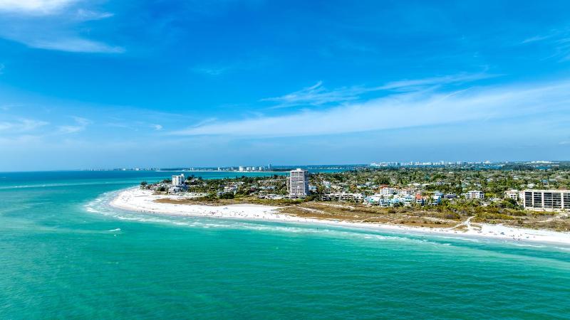 An Upscale Villa in the heart of Siesta Key on Beach Road - image 37