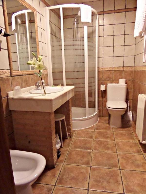 Twin Room image 1