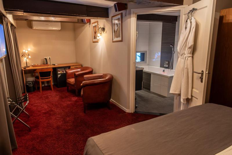 Junior Suite with Harbour View image 2