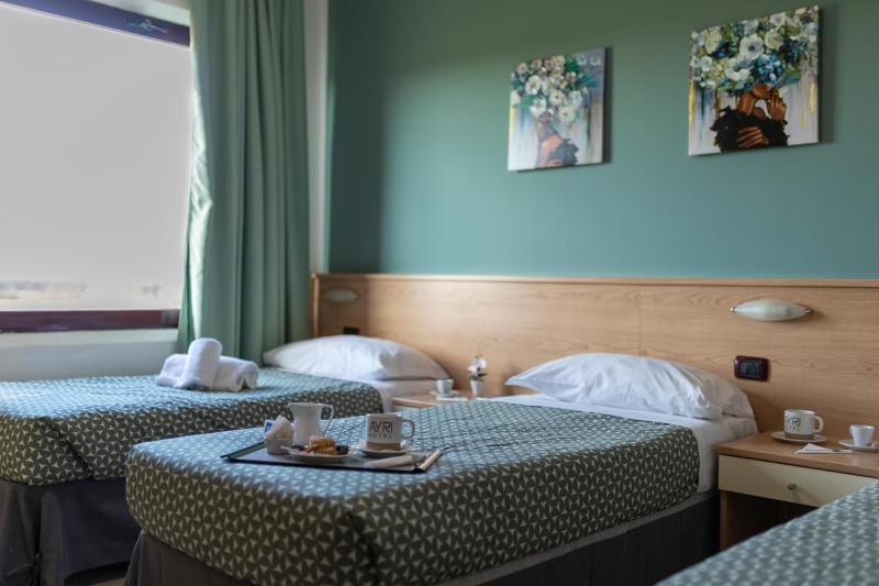 Twin Room image 1