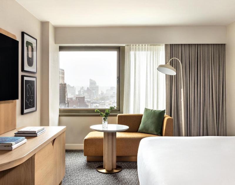 Premium Corner King Room image 2