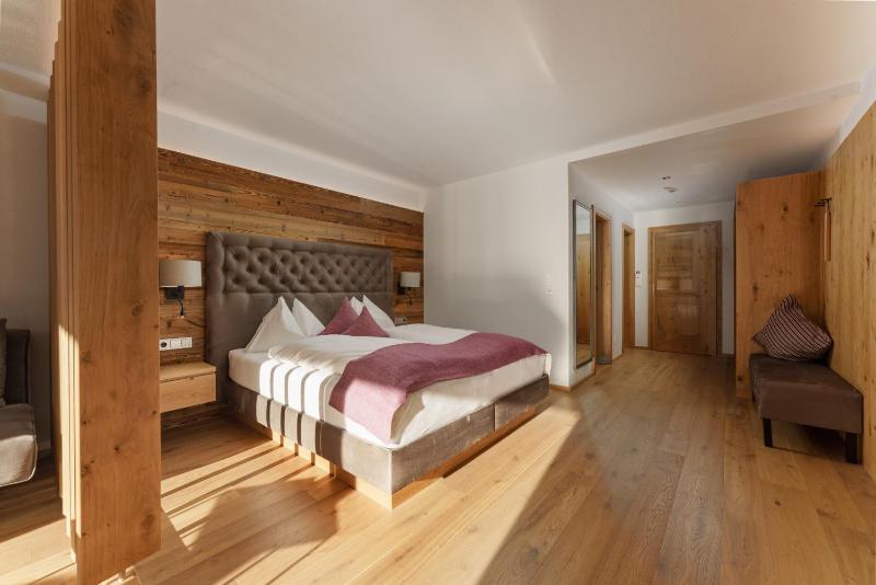 Junior Suite with Balcony image 3