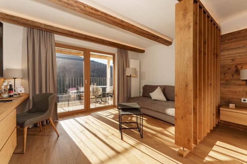 Junior Suite with Balcony image 2