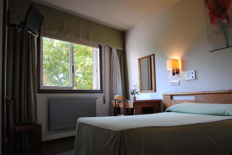 Double or Twin Room image 2
