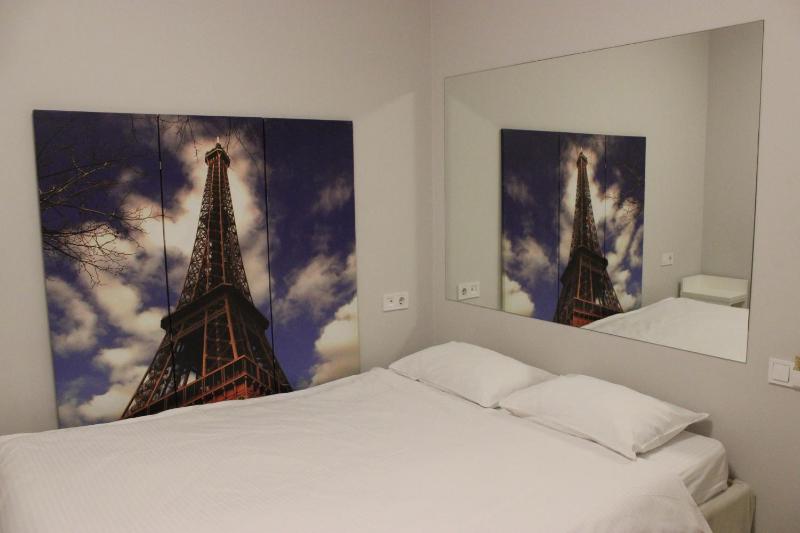 Budget Double Room without Window image 1