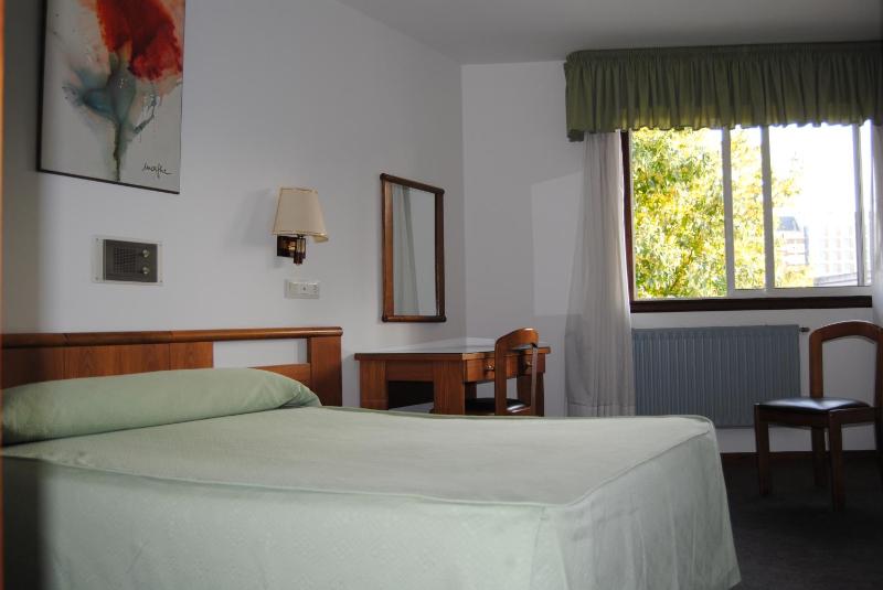 Double or Twin Room image 4