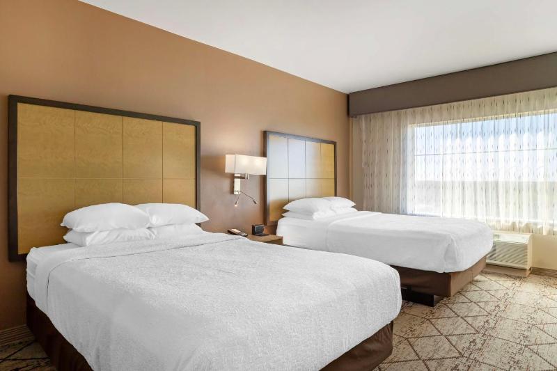  Junior Suite, 2 Queen Beds image 1