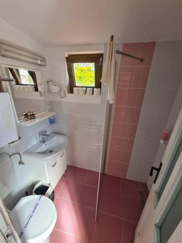 Economy Double Room image 1