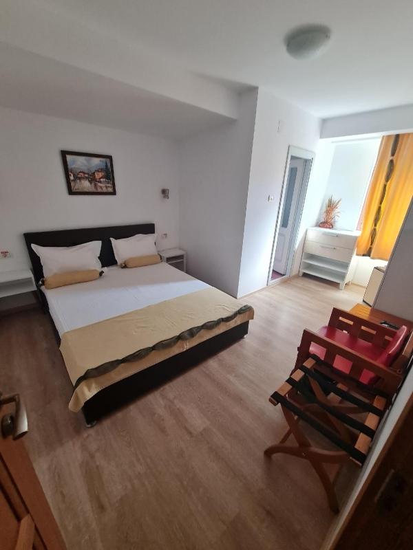 Economy Double Room image 4