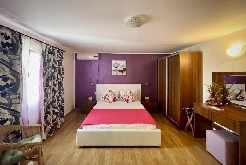Standard Double Room image 2