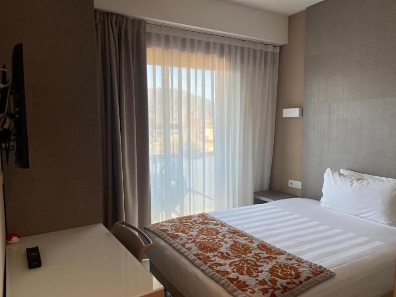 Small Double Room image 1