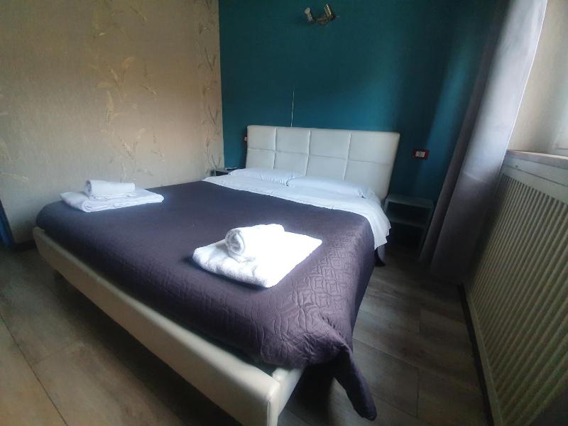 Double Room image 1