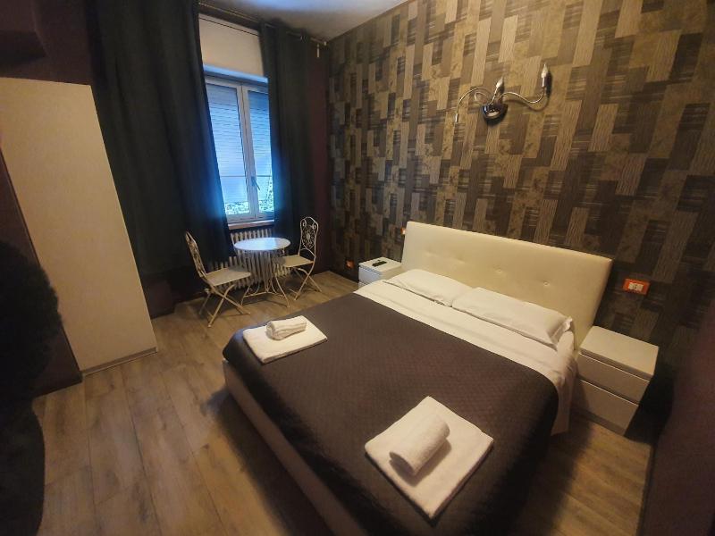 Double Room image 4