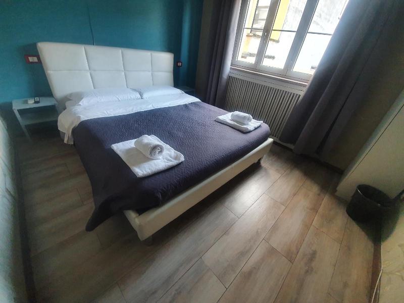 Double Room image 4