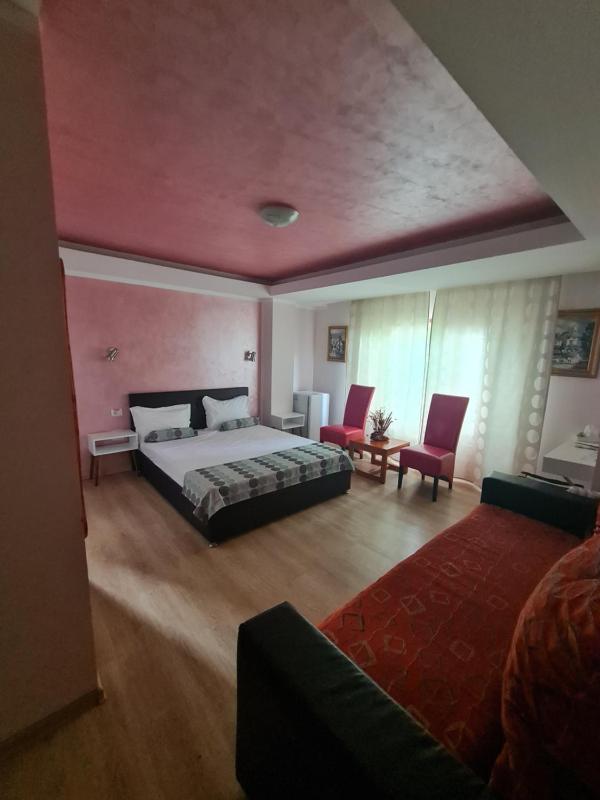 Triple Room with Garden View image 3
