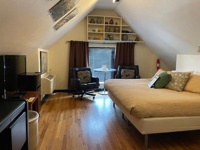 King Room with View image 4