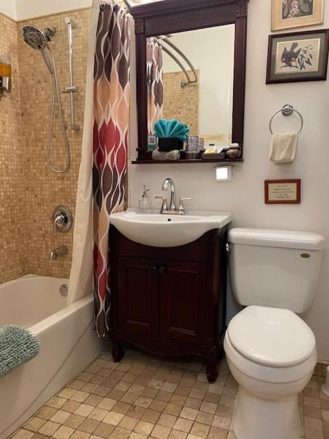 King Room image 2