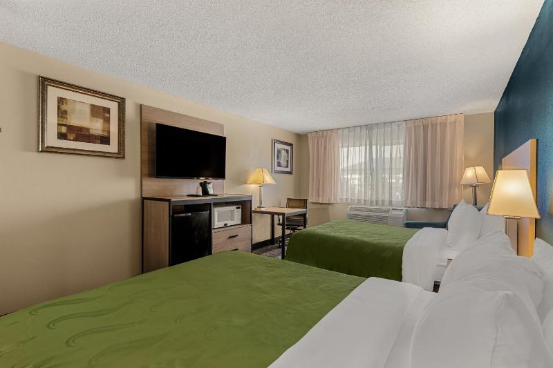 Double Room with Two Double Beds image 2