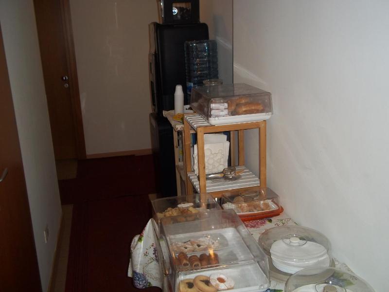 Single Room image 3