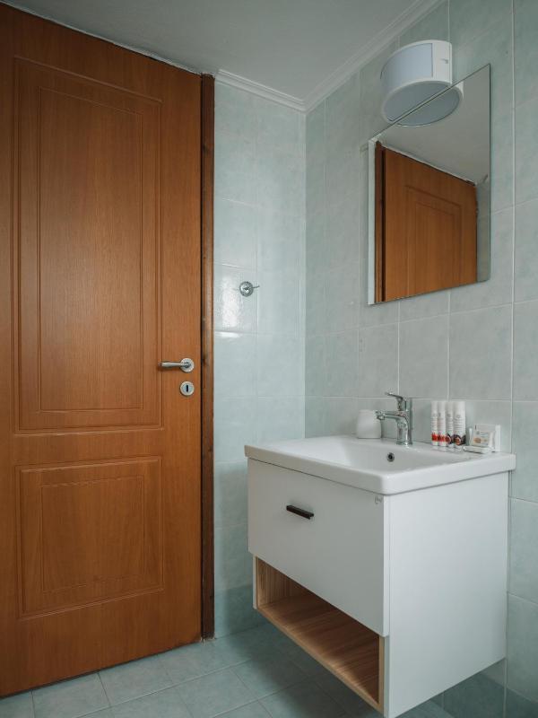 Standard Triple Room image 3