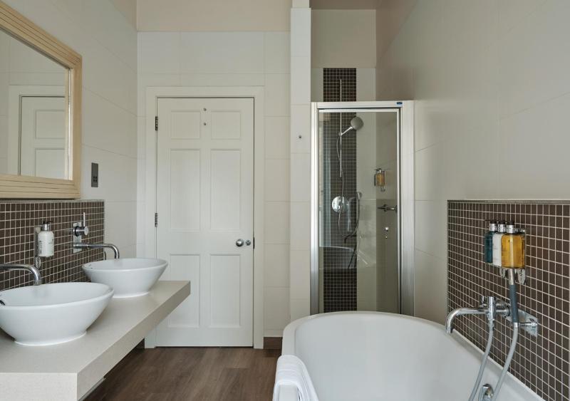 Luxury Double / Twin Room image 2