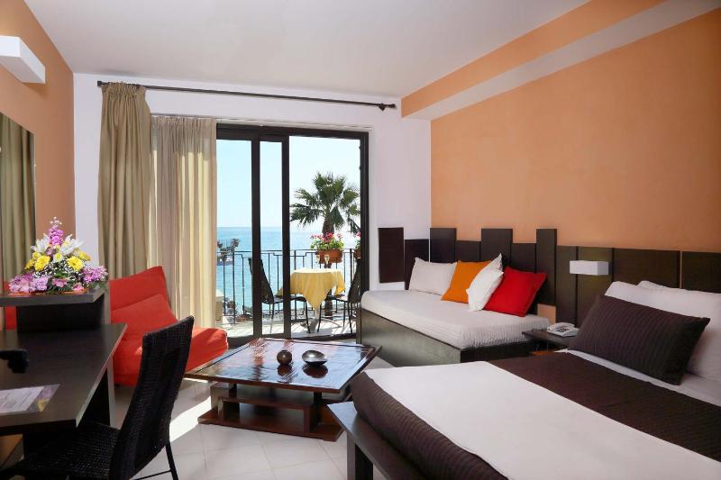 Junior Suite with Balcony image 2
