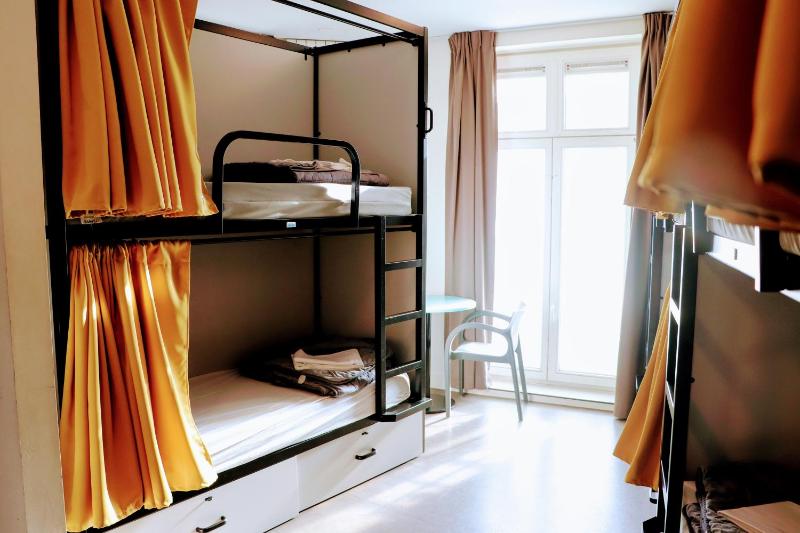 Dormitory Room (6 Adults) image 3