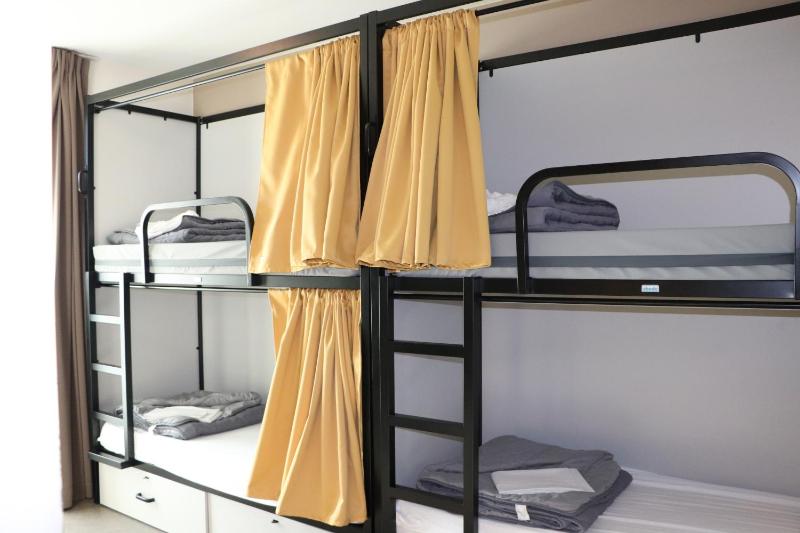 Dormitory Room (6 Adults) image 4