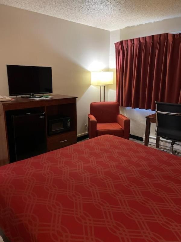 Queen Room image 4