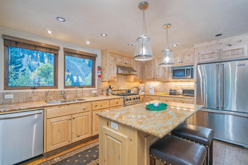 Experience mountain views in this spacious 3-bedroom Telluride Lodge #423 - image 33