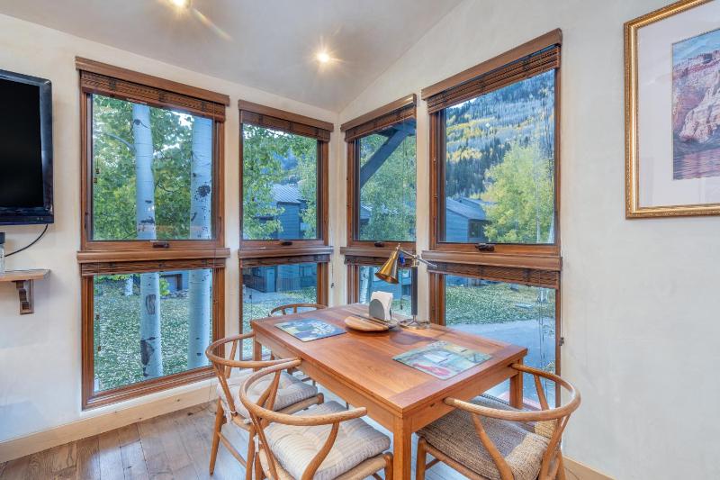 Experience mountain views in this spacious 3-bedroom Telluride Lodge #423 - image 17