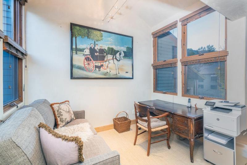 Experience mountain views in this spacious 3-bedroom Telluride Lodge #423 - image 23