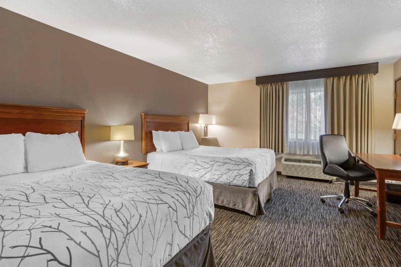 Queen Room with Two Queen Beds image 4