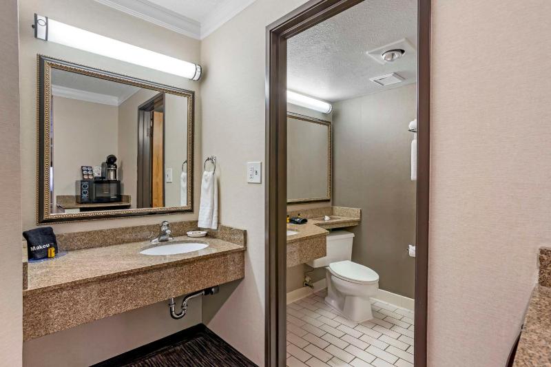 Oversized Queen Room with Two Queen Beds image 2
