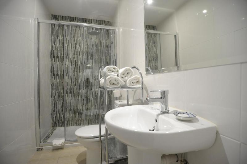 Superior Double Room with Balcony image 3