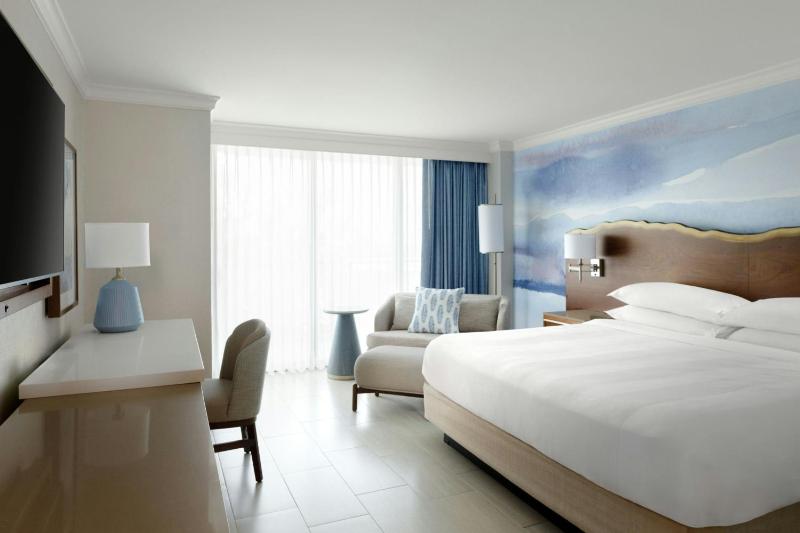 King Room with Balcony image 1