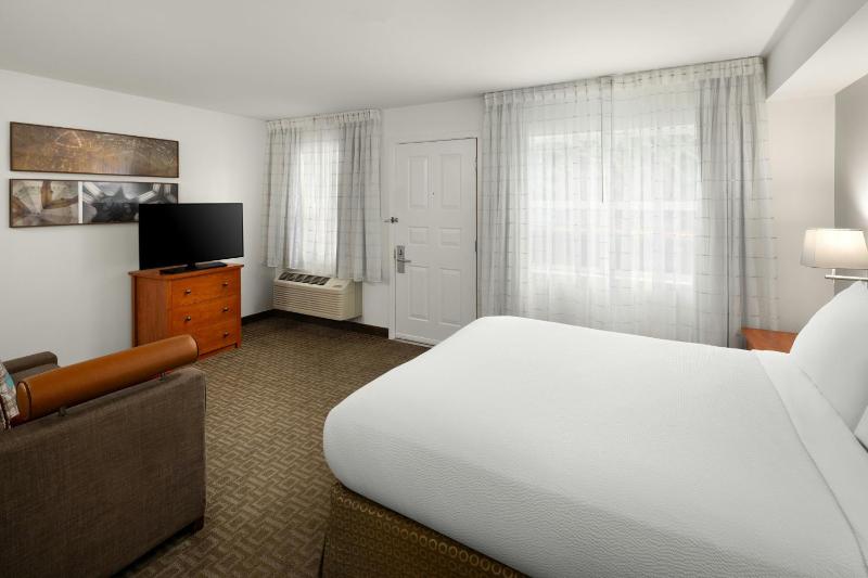 Queen Suite with Sofa Bed image 4