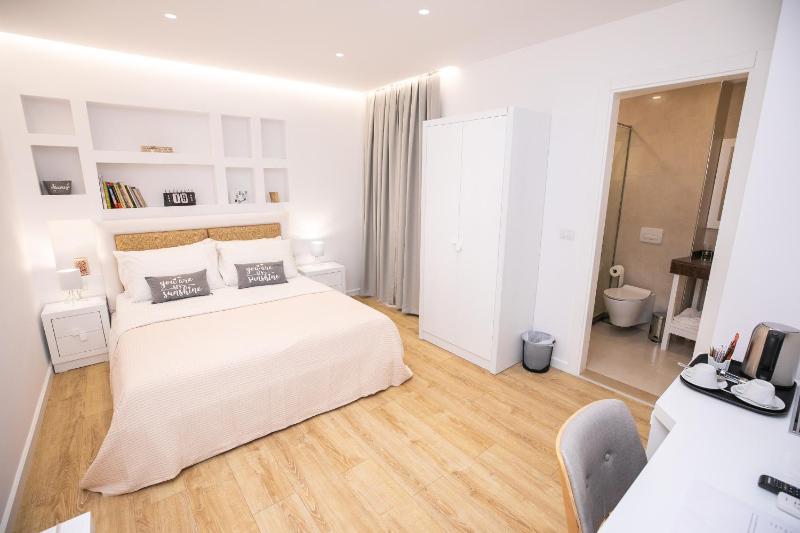 Double Room image 1