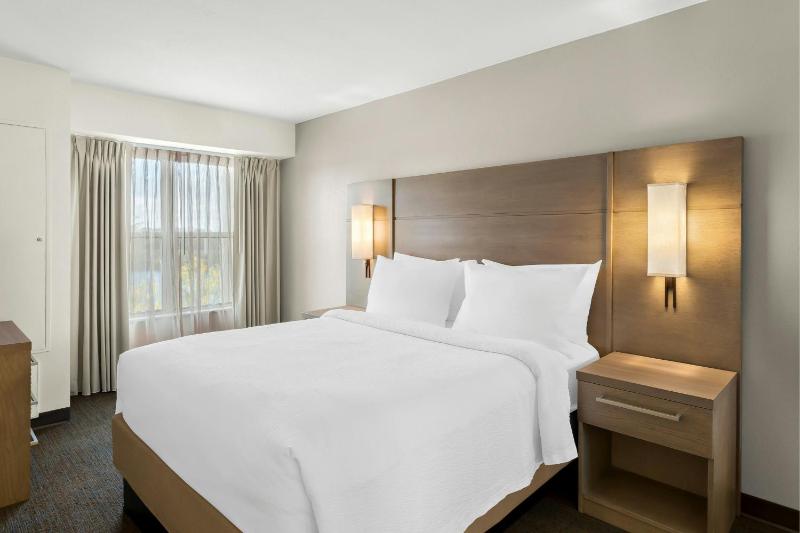 One-Bedroom Suite image 2